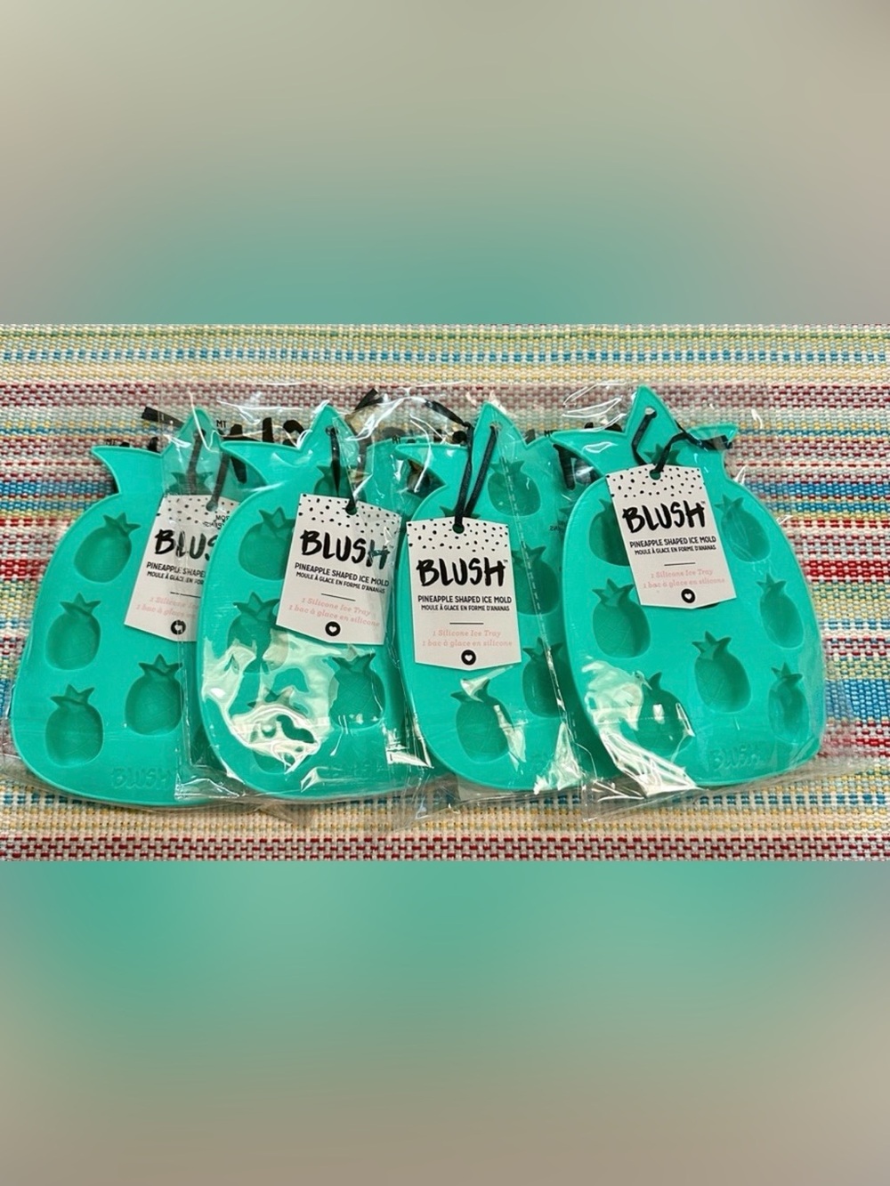 New in package - set of 4
Blush pineapple shaped silicone ice molds